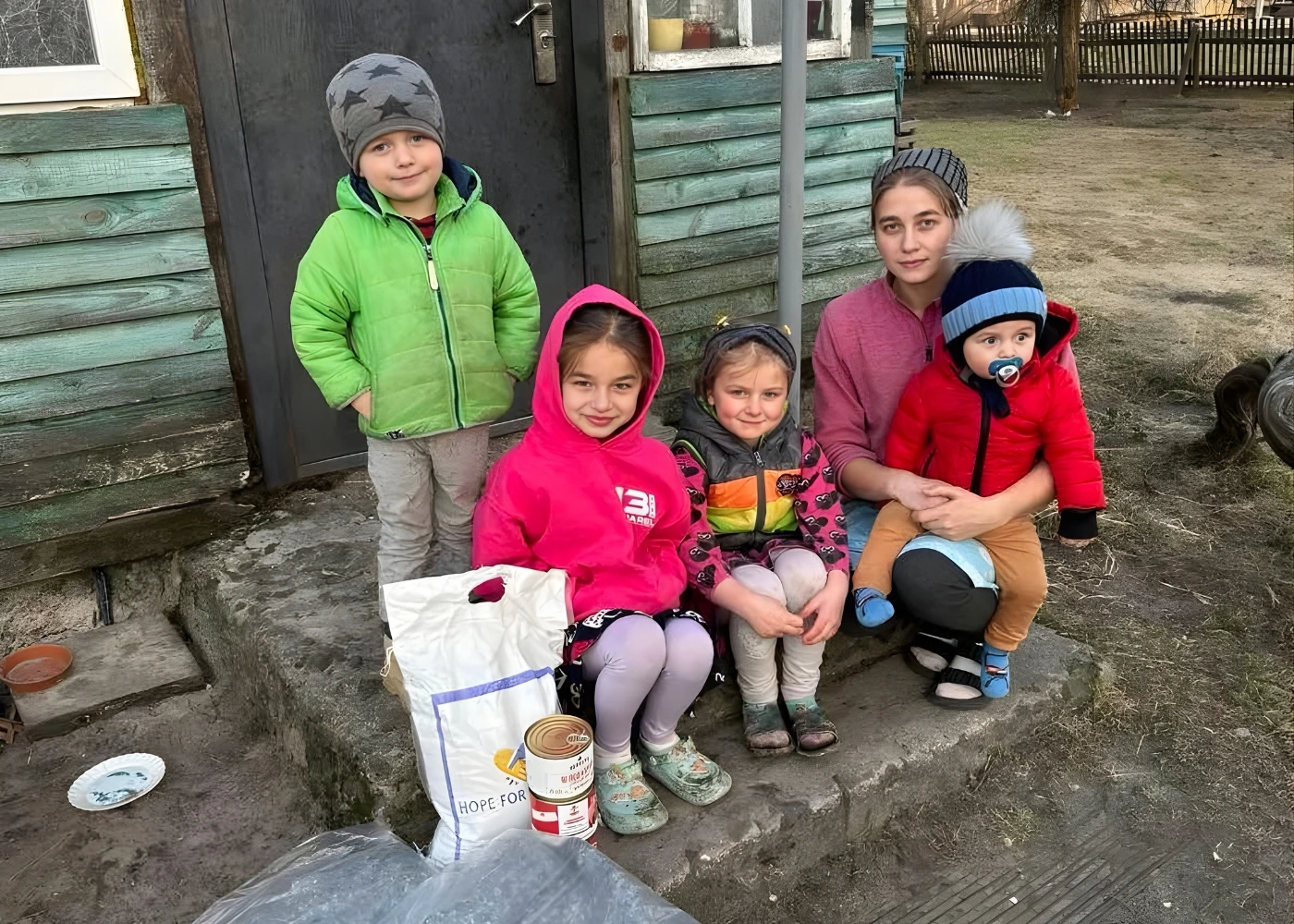 Children in Ukraine receiving support through Hope For Ukraine’s Family Support Program.