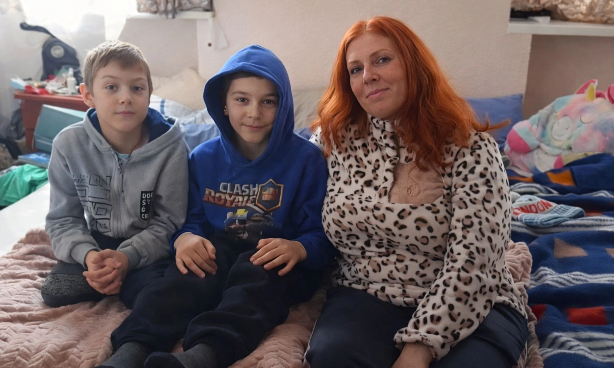 People in Ukraine receiving supplies through Hope For Ukraine’s Refugees Project.